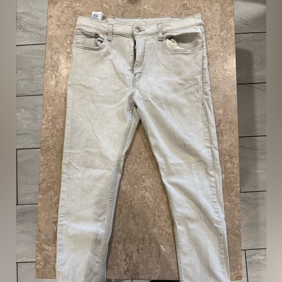 Levi’s light grey pants - Picture 2 of 8
